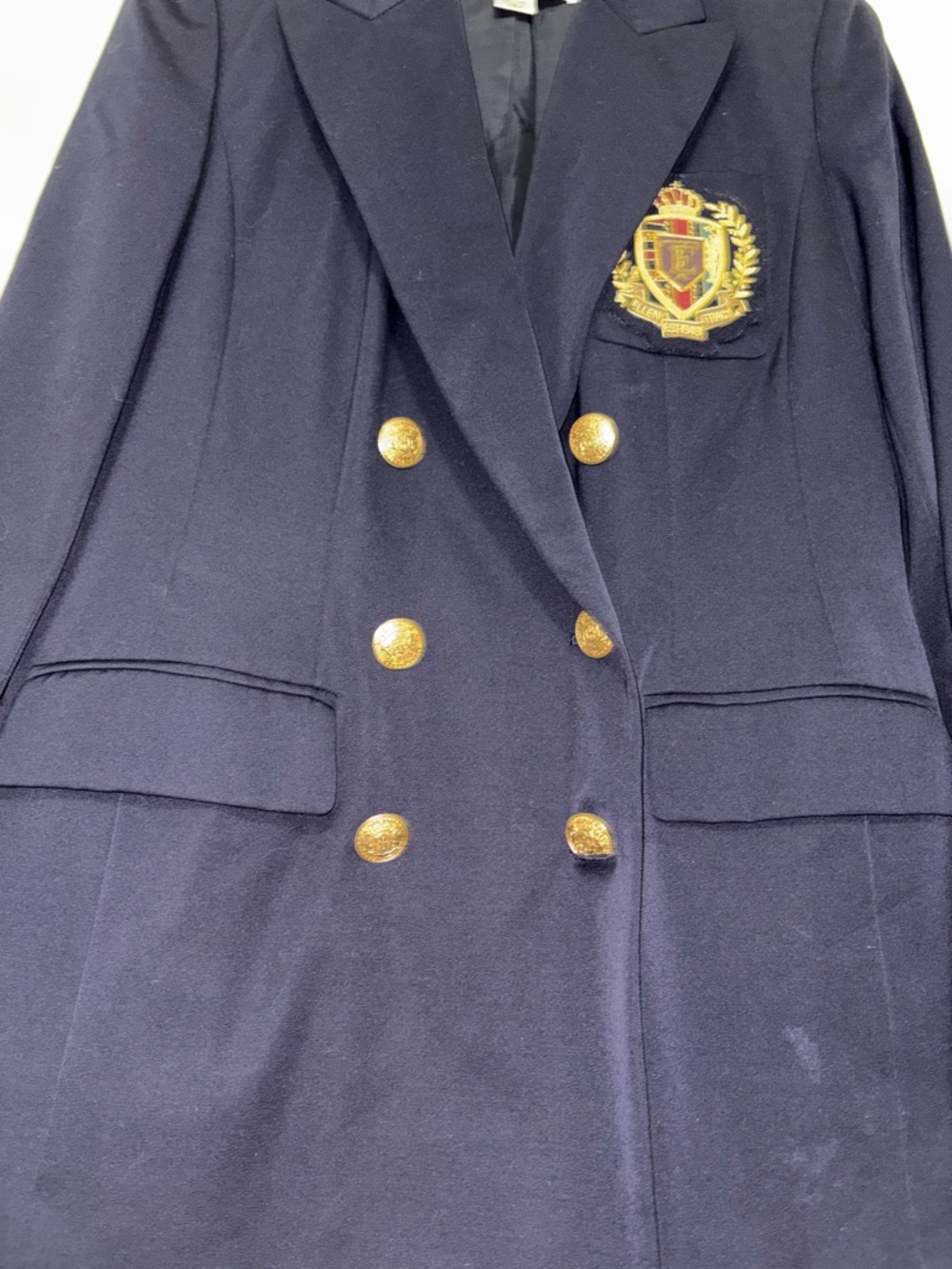 Ellen Tracy Navy Blazer with Gold Crest. 80s VINTAGE w/ 2 extra buttons - Picture 3 of 13